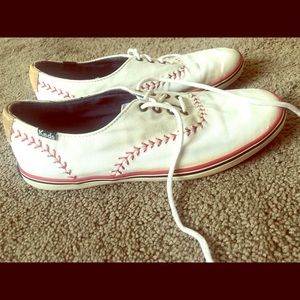 Baseball shoes